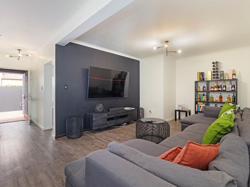 Occasionally It Happens - The Perfect Home - Photo 7