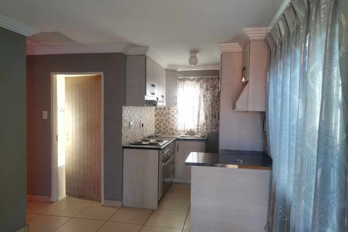 Stunning RDP house to rent in Soshanguve South - Photo 5