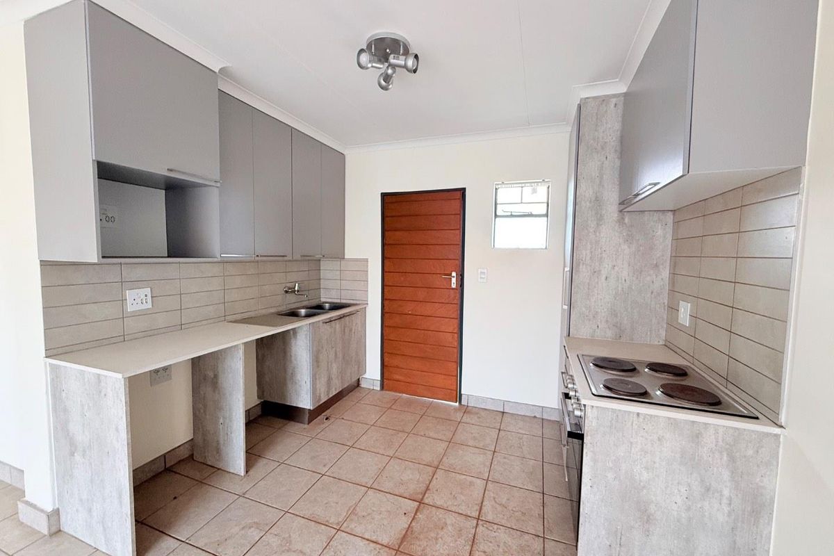 Chic Third-Floor Gem: Perfect for First-Time Buyers & Investors - Photo 4