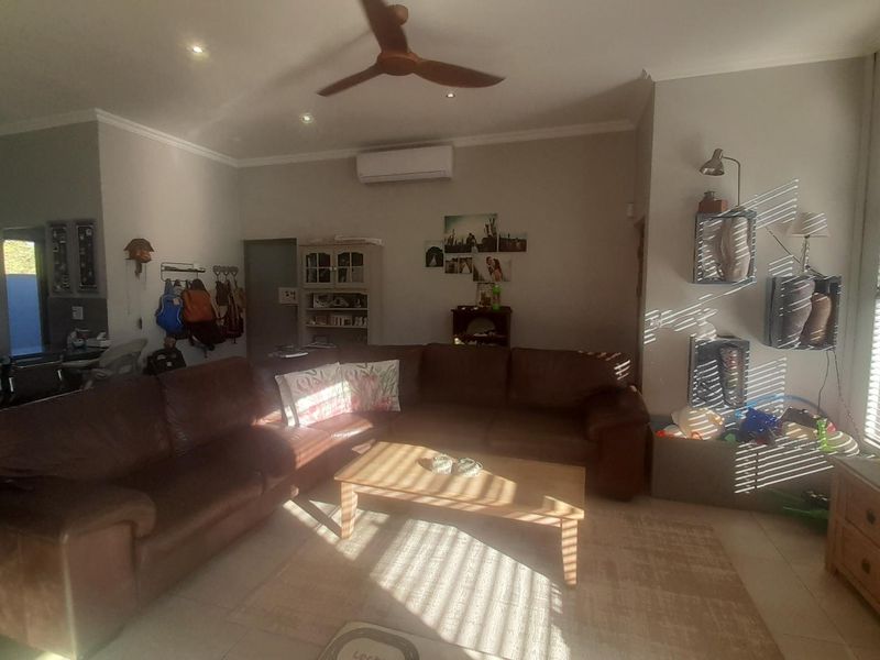 Entertain in Style: Open-Plan Living & Dedicated Braai Room - Photo 5