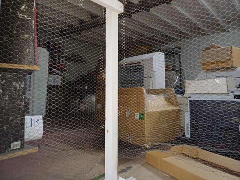 LARGE OPEN OFFICE AND RETAIL SPACE - TO LET - Photo 9