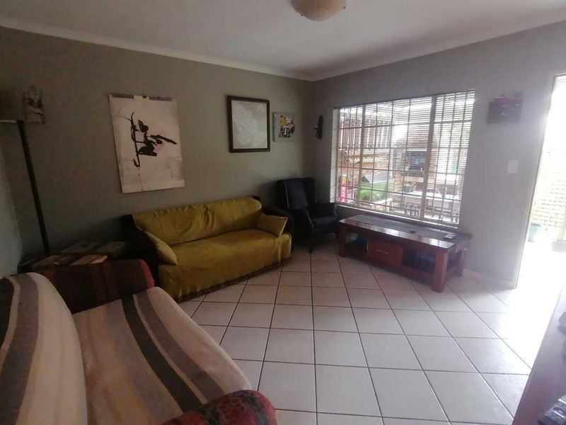 BEAUTIFUL TOWNHOUSE FOR SALE IN SOUGHT-AFTER ELDORAIGNE!!!! - Photo 9
