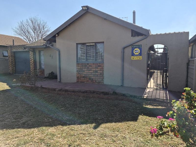 Spacious three-bedroom house in Delmore Gardens - Photo 3