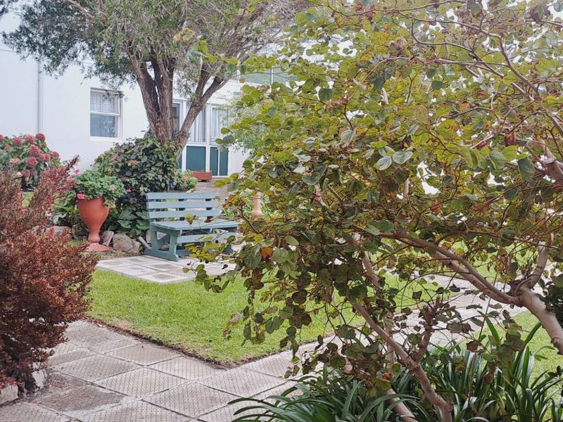 GARDEN FLAT with a LOCK-UP GARAGE - Photo 7