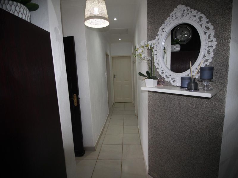 3 Bedroom, 2 Bathroom In Security Complex - Photo 4