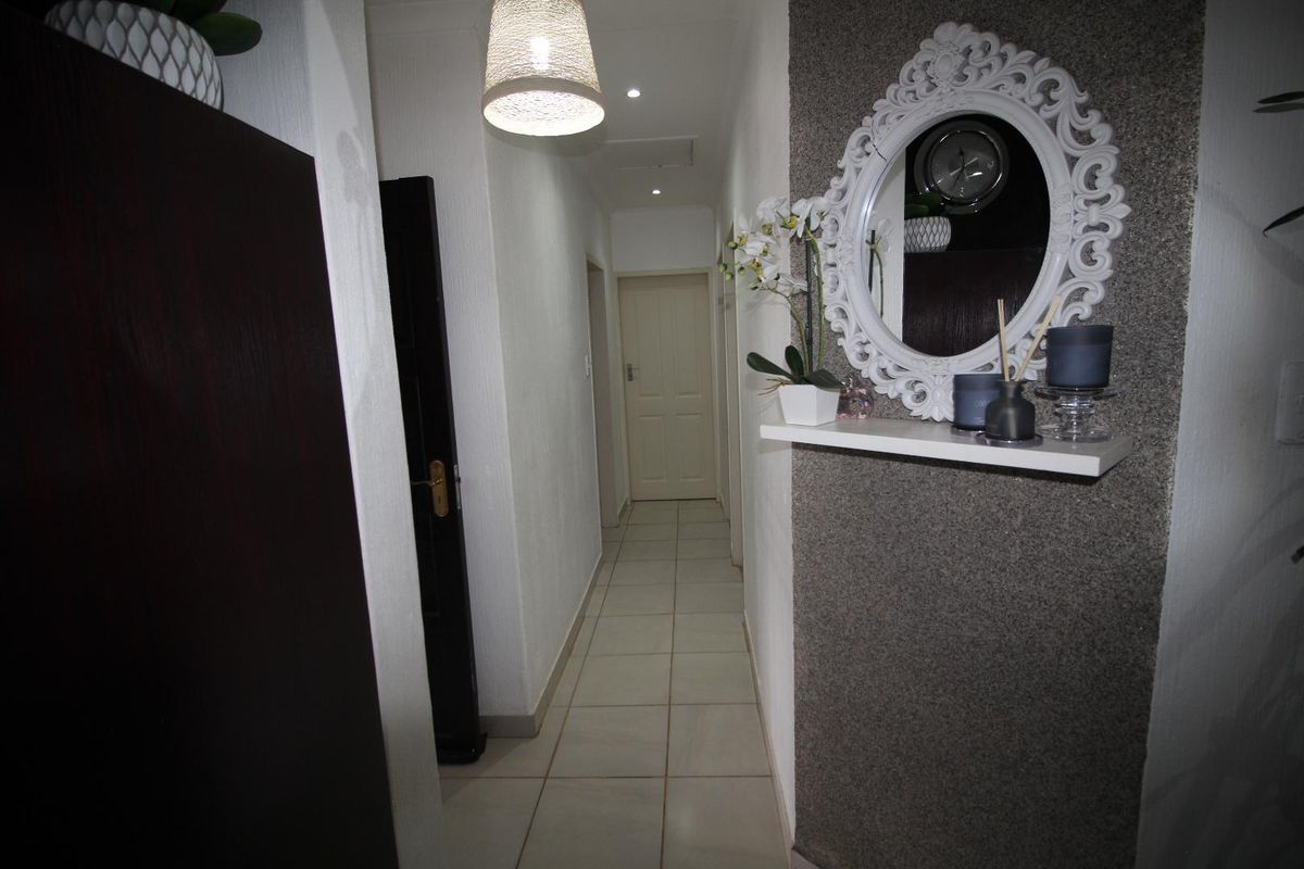 3 Bedroom, 2 Bathroom In Security Complex - Photo 4
