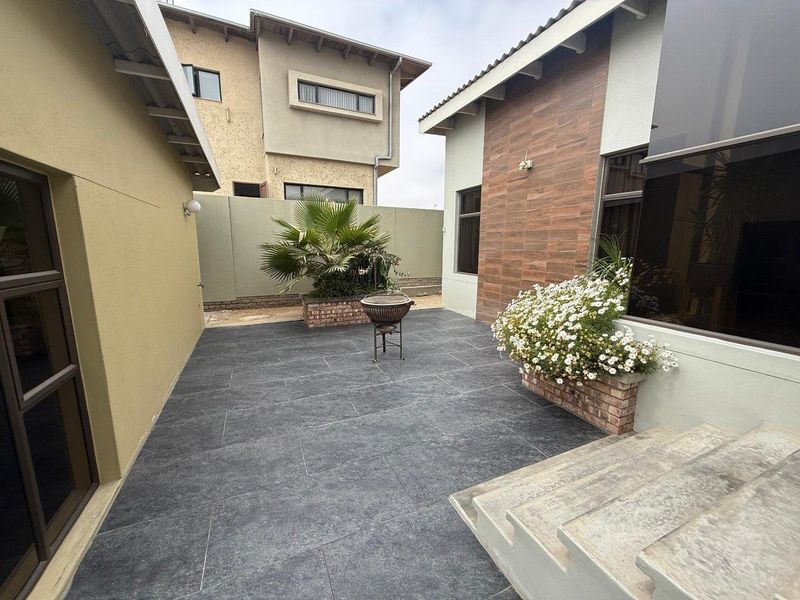 FOR SALE- 3 BEDROOM HOUSE IN OCEAN VIEW SWAKOPMUND, NAMIBIA - Photo 7