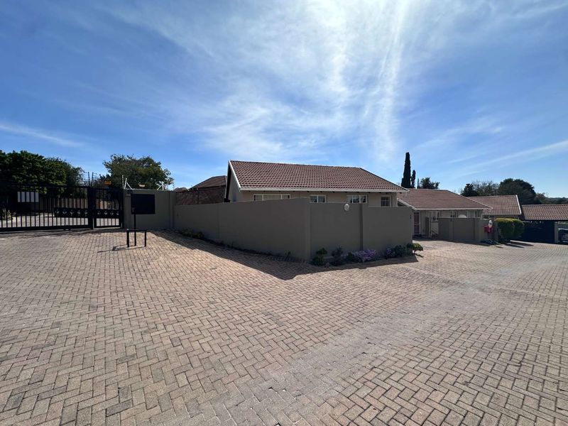 Peaceful and Secure 2 Bedroom Townhouse - Photo 2