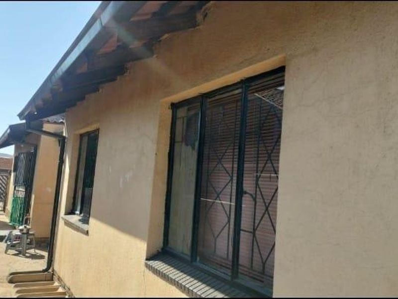 Four Bedroom House in Mamelodi East - Photo 4