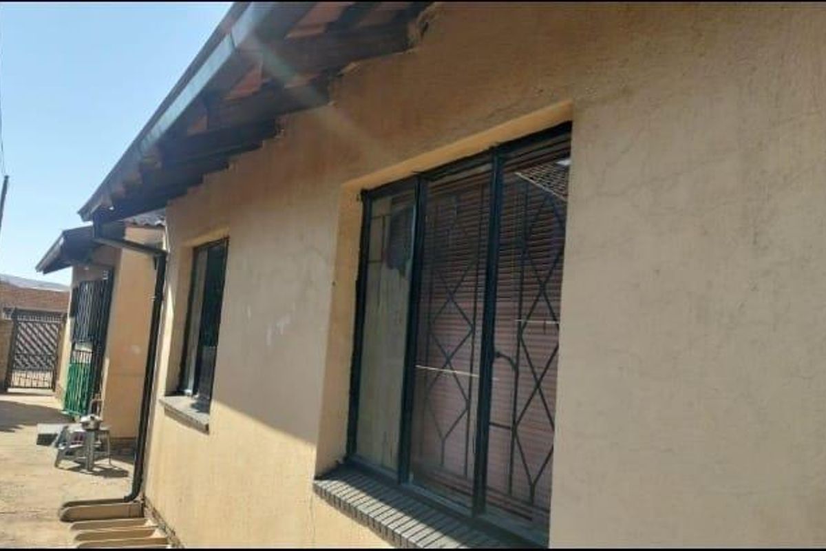 Four Bedroom House in Mamelodi East - Photo 4
