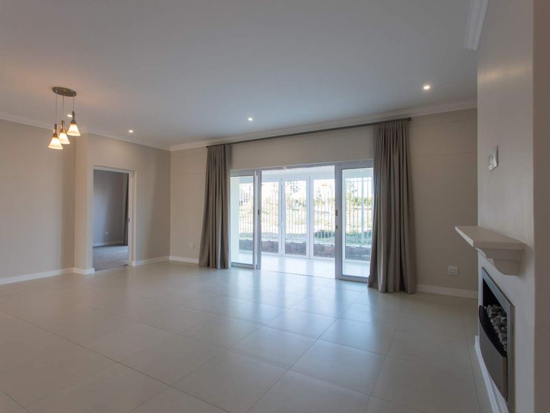 Family Three-Bedroom Home to Rent in The Vines II on Val de Vie Estate - Photo 5