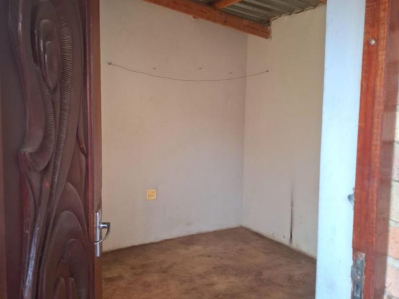 5 bedrooms house for sale in Soshanguve gg - Photo 8