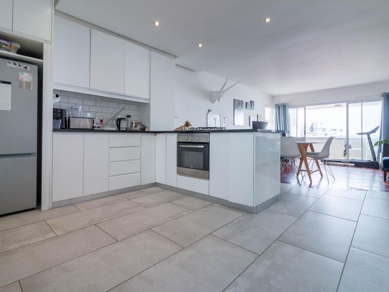 A sea side residence in Sea Point! - Photo 4