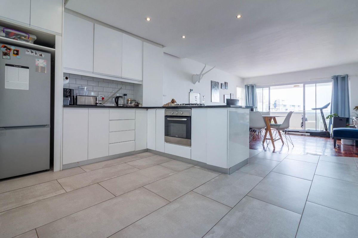 A sea side residence in Sea Point! - Photo 4