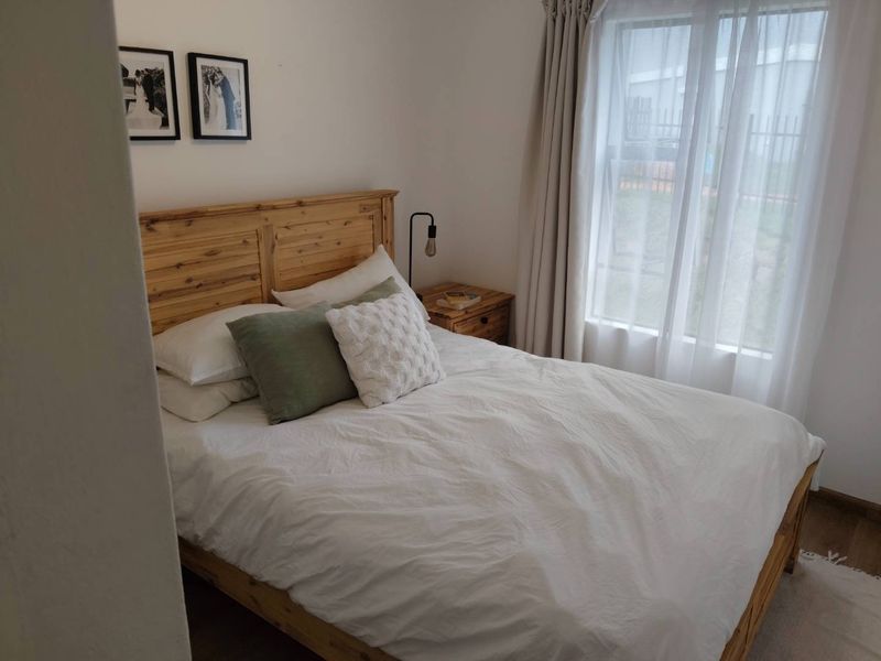 Stylish 2-Bed, 2-Bath Apartment at Northcliff Terrace! - Photo 2