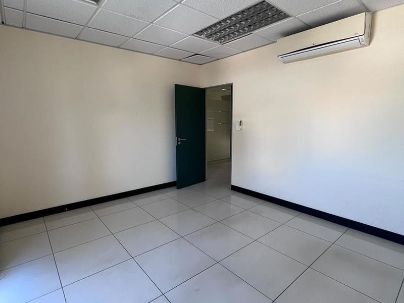 OFFICE SPACE TO LET IN AUSSPANPLATZ - Photo 3