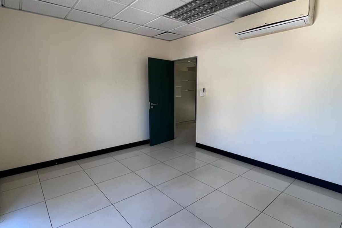 OFFICE SPACE TO LET IN AUSSPANPLATZ - Photo 3