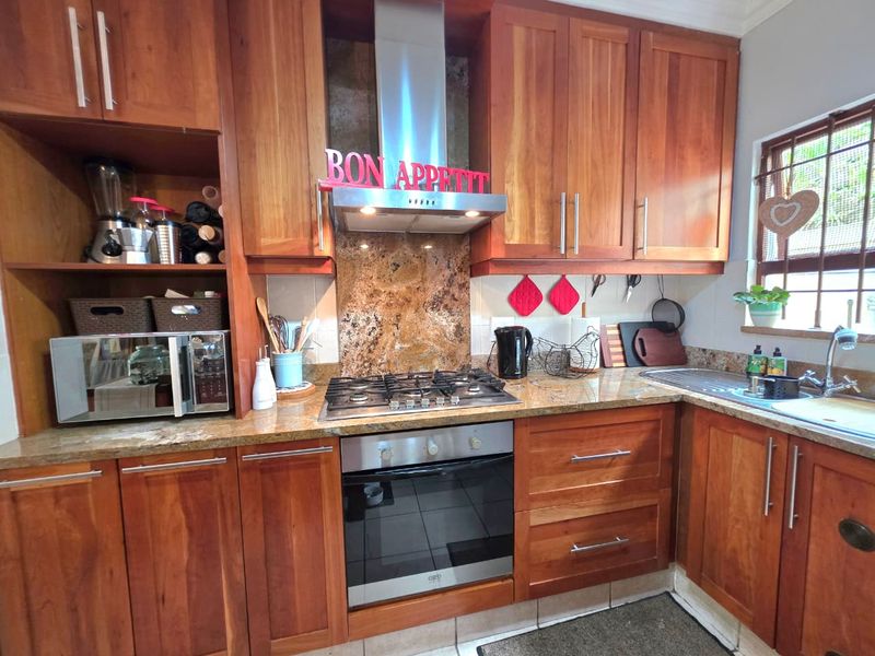 Ground-Floor 2 Bedroom Apartment With Private Garden | Aintree Lane, Assagay - Photo 9