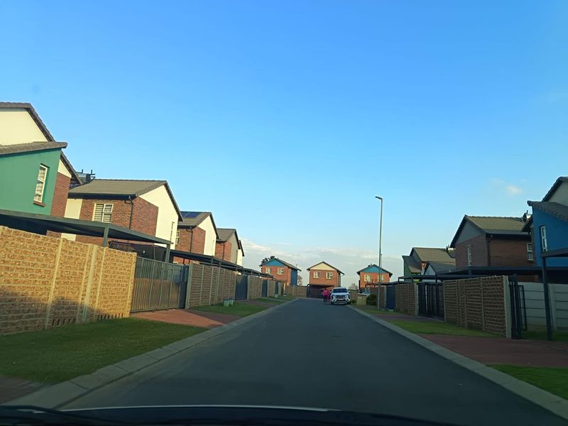 Modern 2-Bedroom Home for Sale in Parkdene Manor | R1,200,000 | Covered Parking - Photo 2