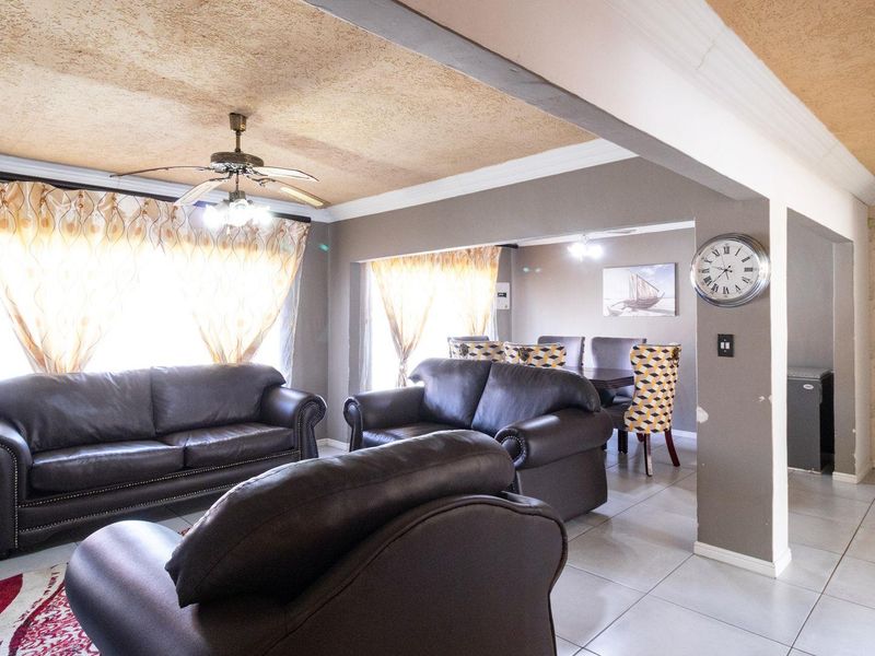 Dive Into Your Dream Home!! - Photo 7