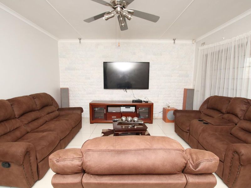 Neat Family Home in Glen Anil - Photo 5