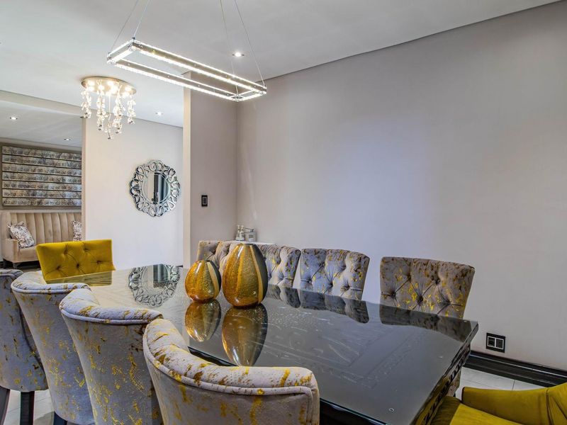 Entertain in Style: Luxurious 5-Bedroom Family Haven! - Photo 5