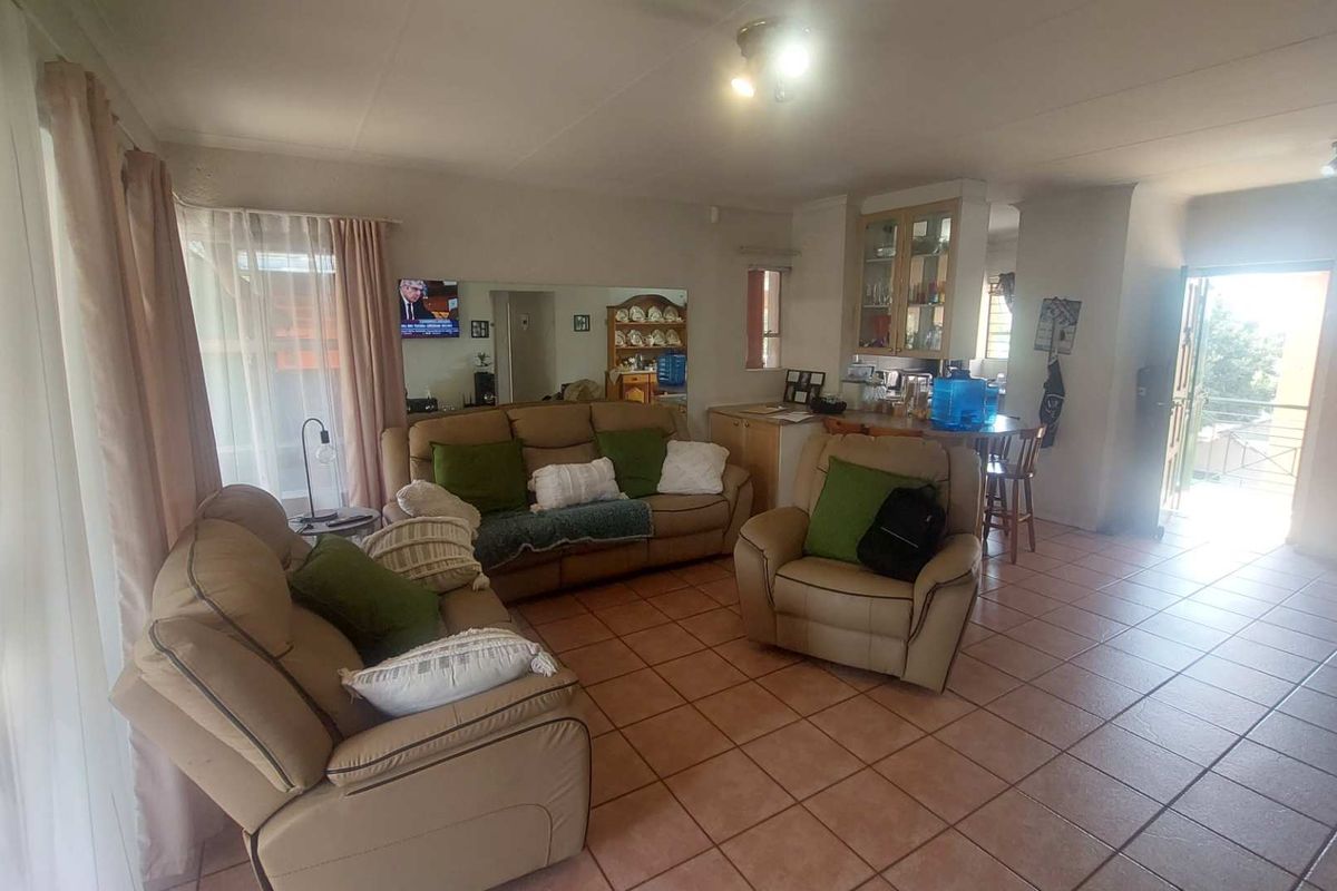 Experience Indoor-Outdoor Bliss in This Beautiful Home! - Photo 4