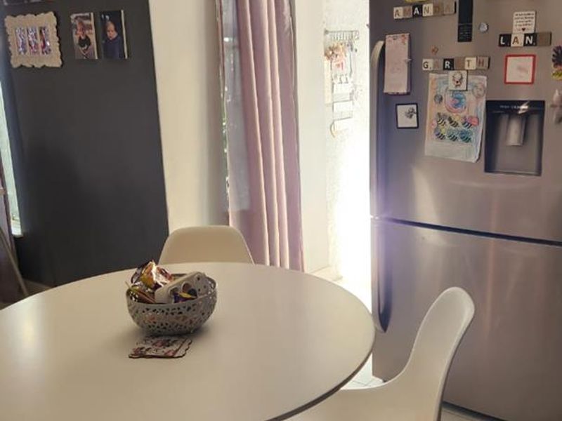 Modern family home in Carters Glen - Photo 7