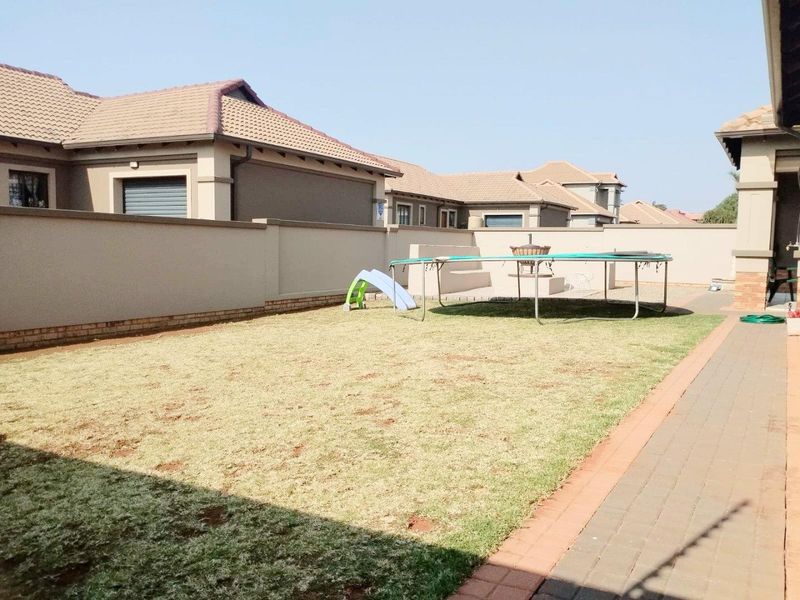 STUNNING 3 BEDROOM HOUSE FOR SALE IN SUNAIR PARK - Photo 7