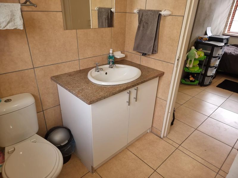 Bachelors Apartment in a prime location – Olympus - Photo 10