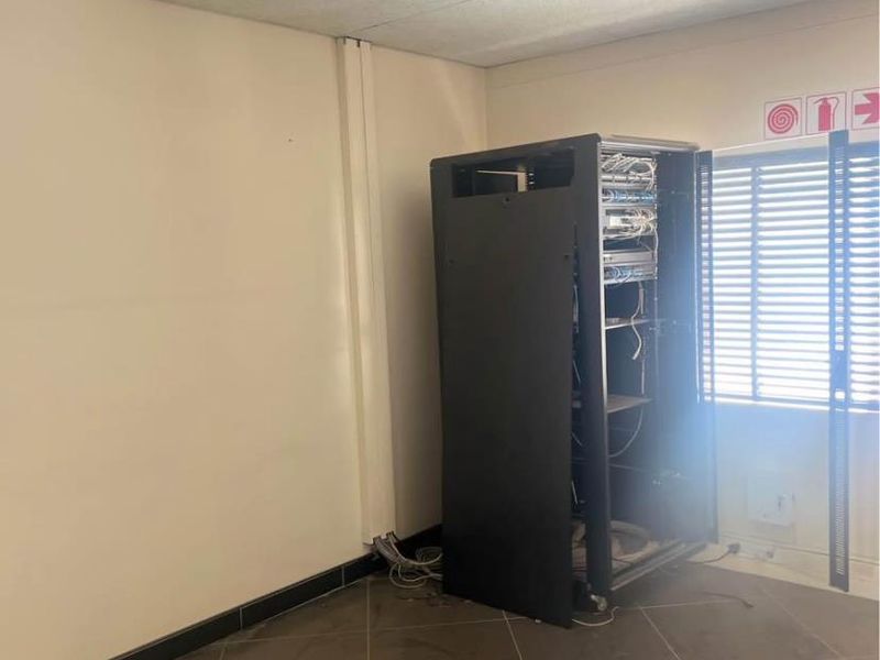 Double Storey Office Space To Let - Photo 3