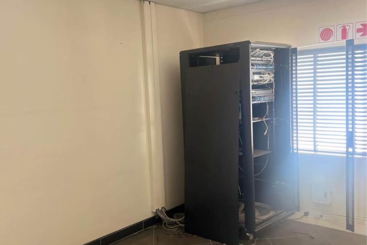 Double Storey Office Space To Let - Photo 3