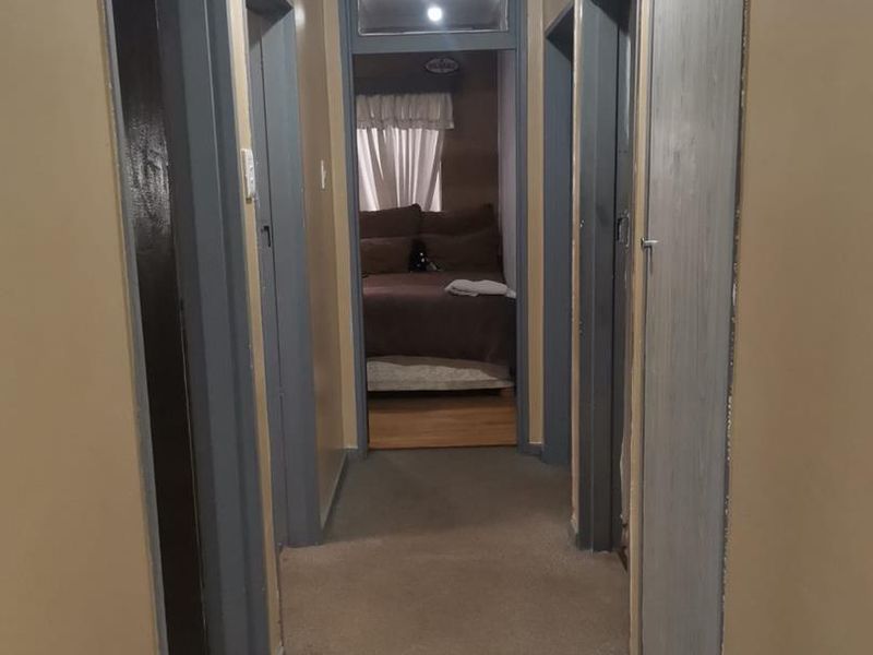 3 Bedroom House For Sale in Vanderbijlpark SE 6 - Photo 4