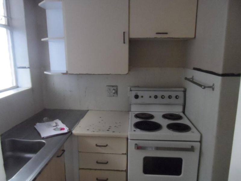 BACHELOR FLAT TO RENT IN ARCADIA - Photo 4