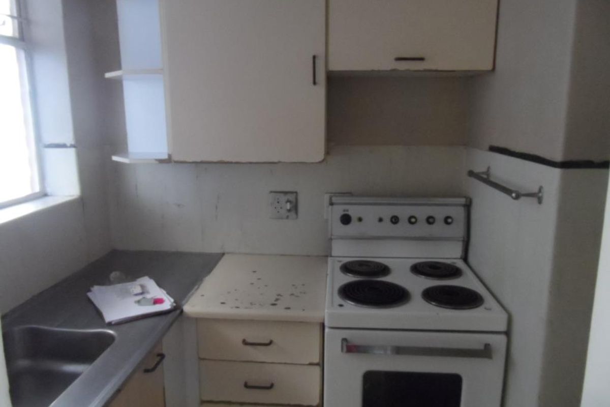 BACHELOR FLAT TO RENT IN ARCADIA - Photo 4