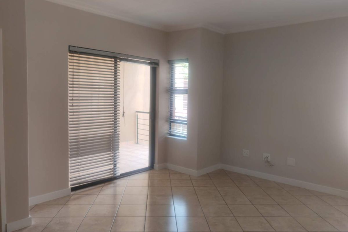 VERY NEAT APARTMENT ON FIRST FLOOR - Photo 3