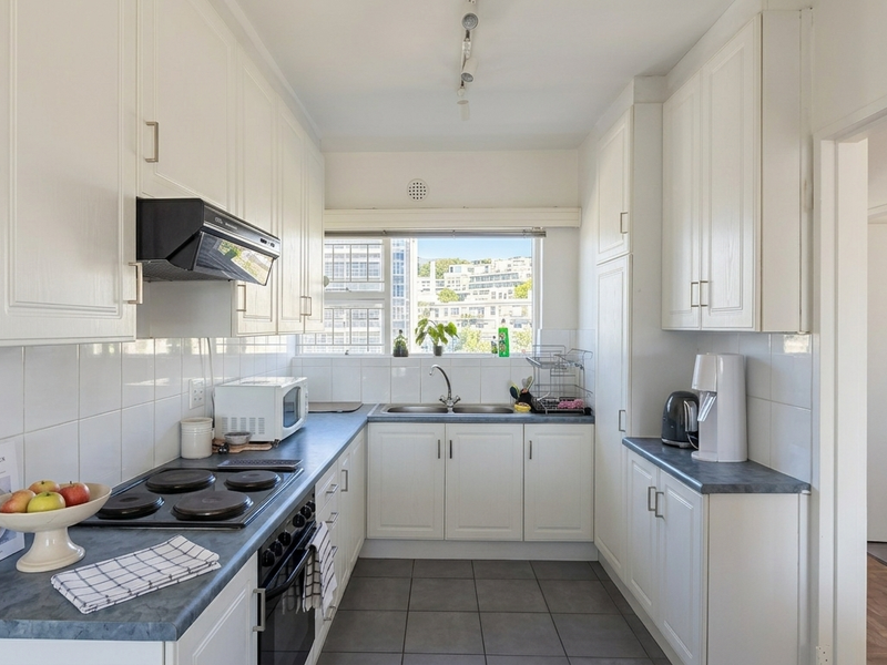 TOP FLOOR GREEN POINT APARTMENT -GREAT VIEWS - Photo 7