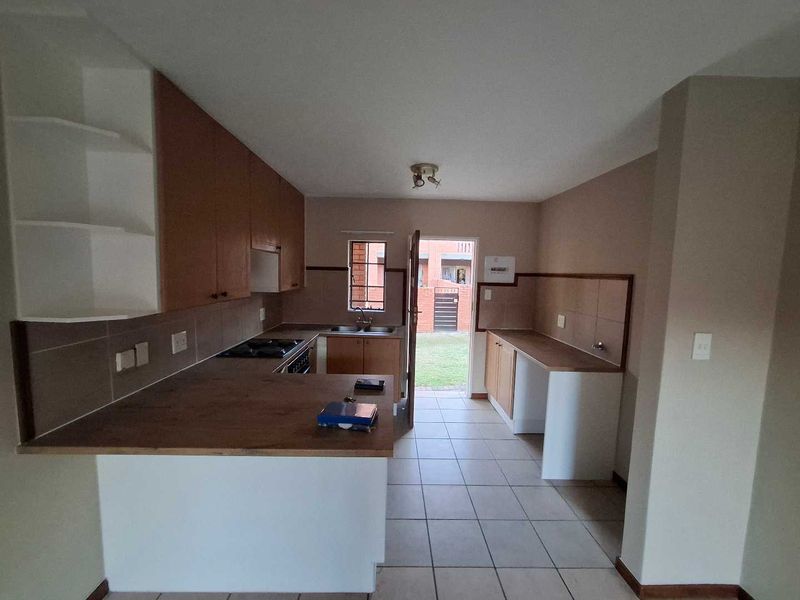 Two Bedroom Ground Floor Unit in Secure Complex - Photo 9