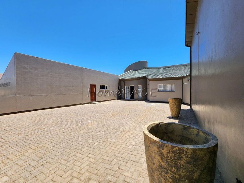 Ext 6, Henties Bay:  4 Bedroom BEACH FRONT HOME in a popular area is for sale - Photo 4