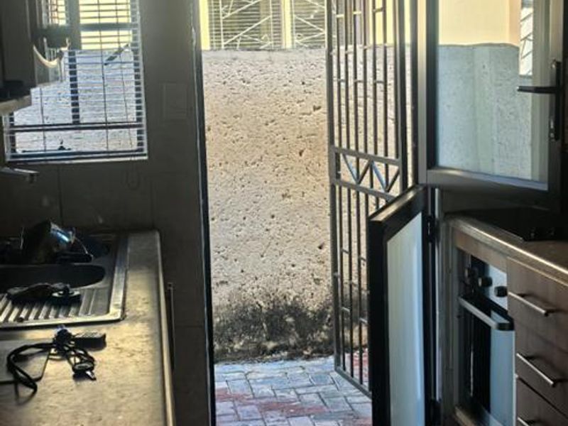 3 bedrooms house for sale in Soshanguve VV - Photo 7