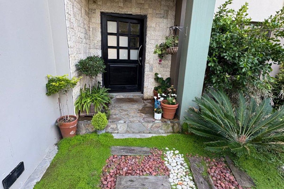 5 Bedrooms Finished House To Rent in Long Beach - Photo 2