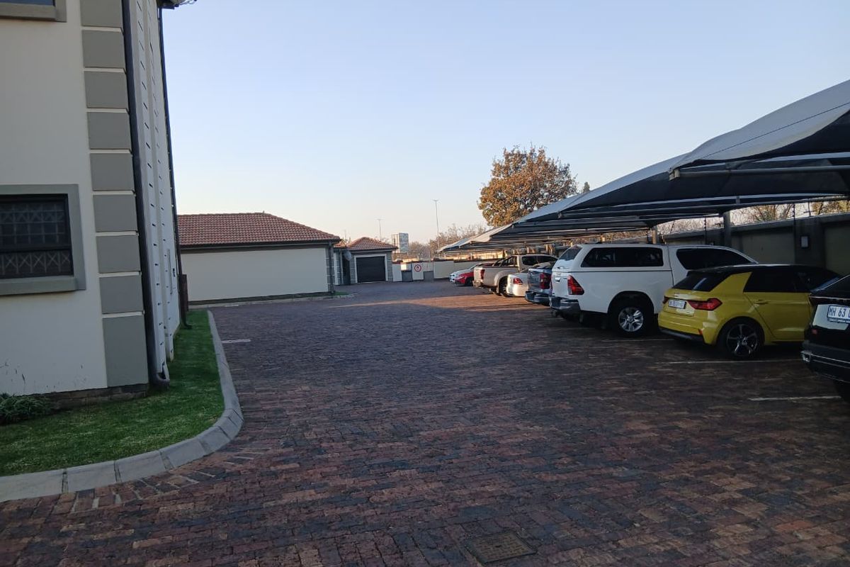 NEW RELEASE - Live Close to OR Tambo Airport in This Stylish Boksburg Apartment - Photo 5