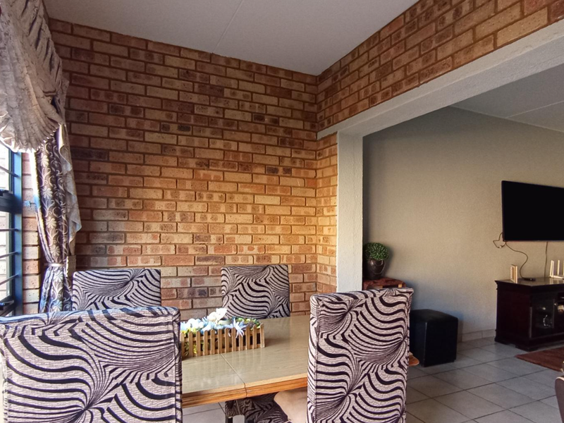 Beautiful Ground floor unit up for grabs - Photo 5