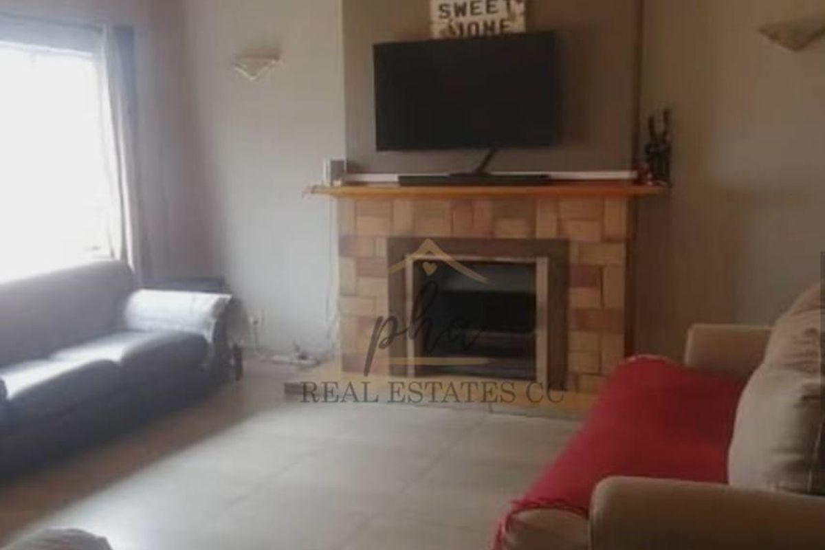 Cosy 3  Bedroom House with newly Built 2-Bedroom Cottage on a Corner Erf in Walvis Bay - Photo 3