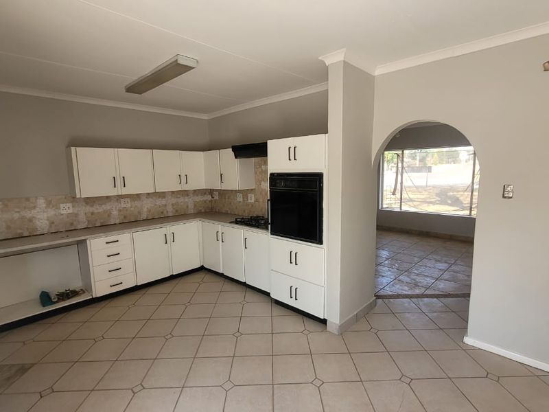 Modern family home - Photo 9