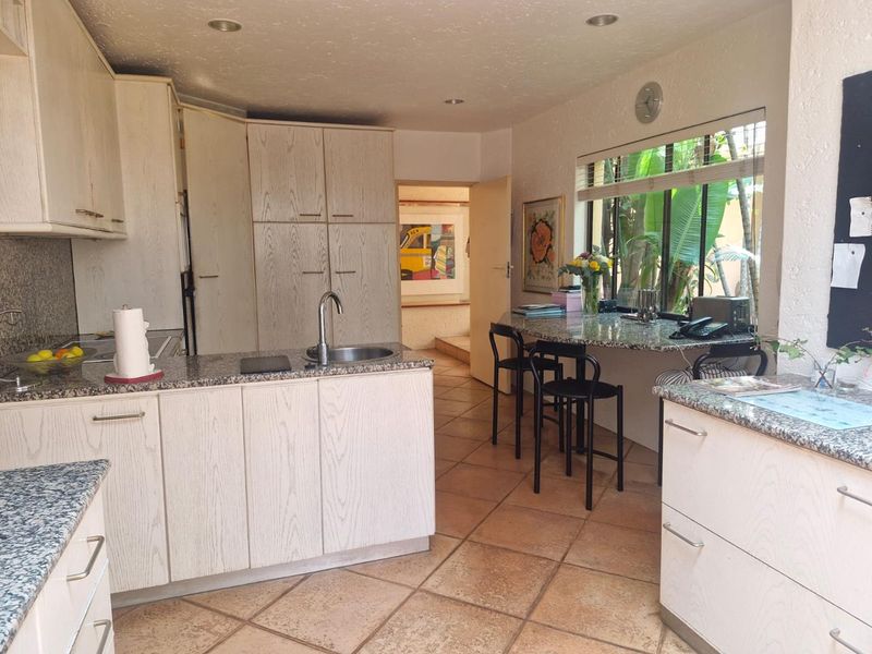 3 Bedroom simplex Cluster in small intimate complex on prestigious west road south - Photo 8