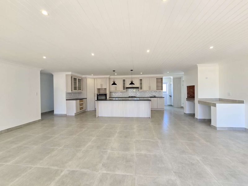 Newly built - Modern family home for sale in Stilbaai-Wes. - Photo 2