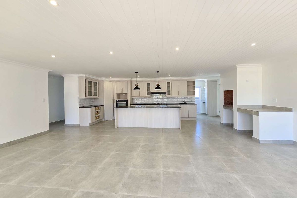 Newly built - Modern family home for sale in Stilbaai-Wes. - Photo 2