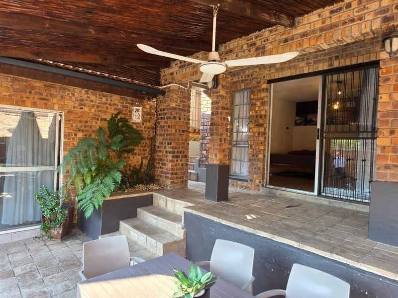 🏡 A MUST-SEE FAMILY HOME IN A PEACEFUL NELSPRUIT LOCATION! - Photo 2