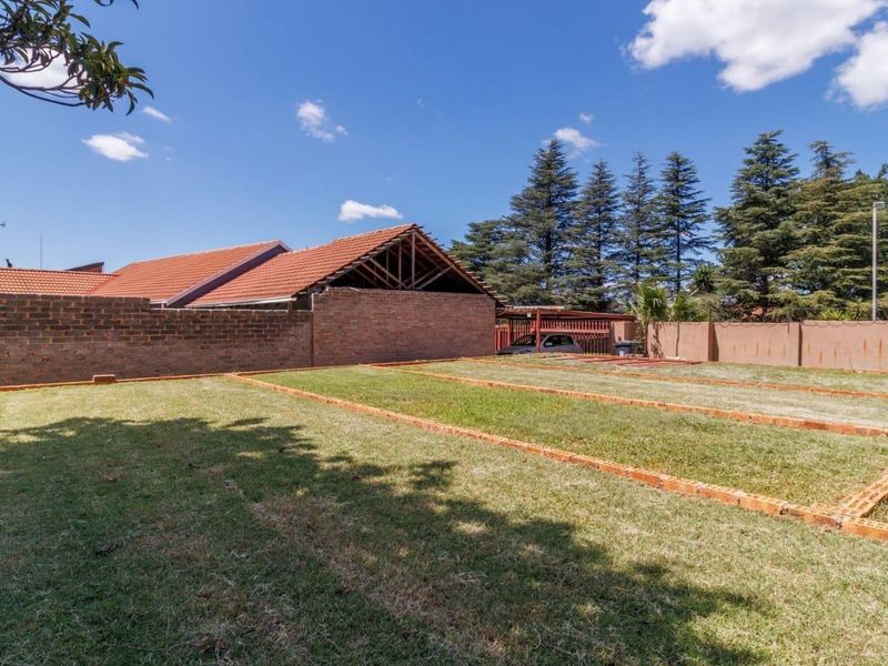 For Sale: Four Bedroom Two Bathroom Home with a Pool - Photo 3